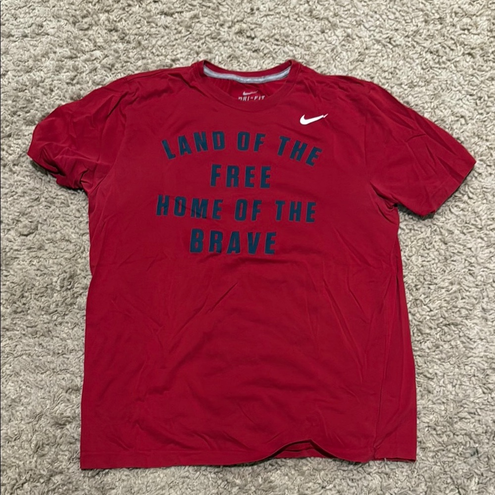 Nike Red Graphic T-Shirt Dri-Fit Large Men’s Land of the Free Home of the Brave